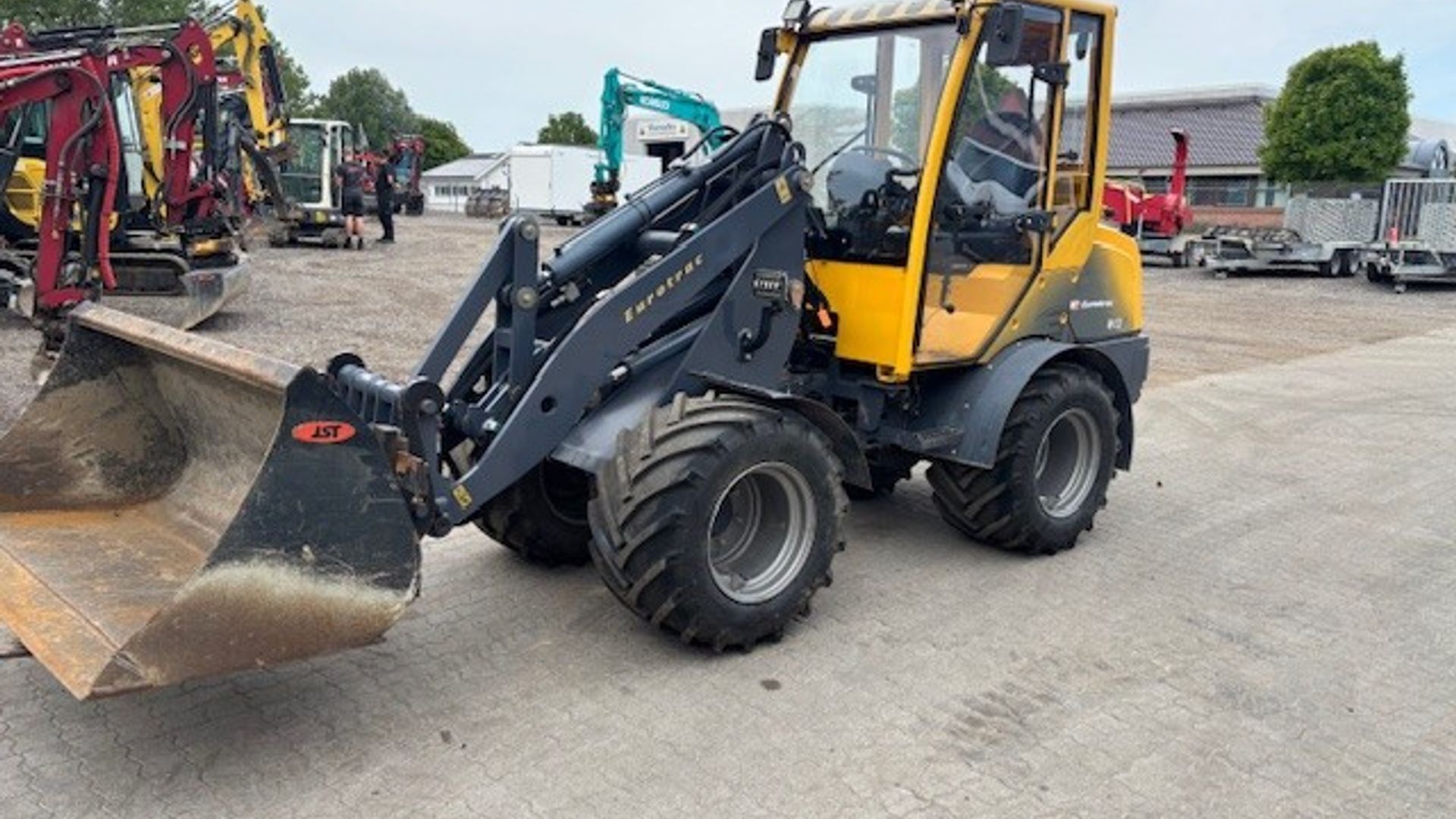 Eurotrac W12-F W12-CF