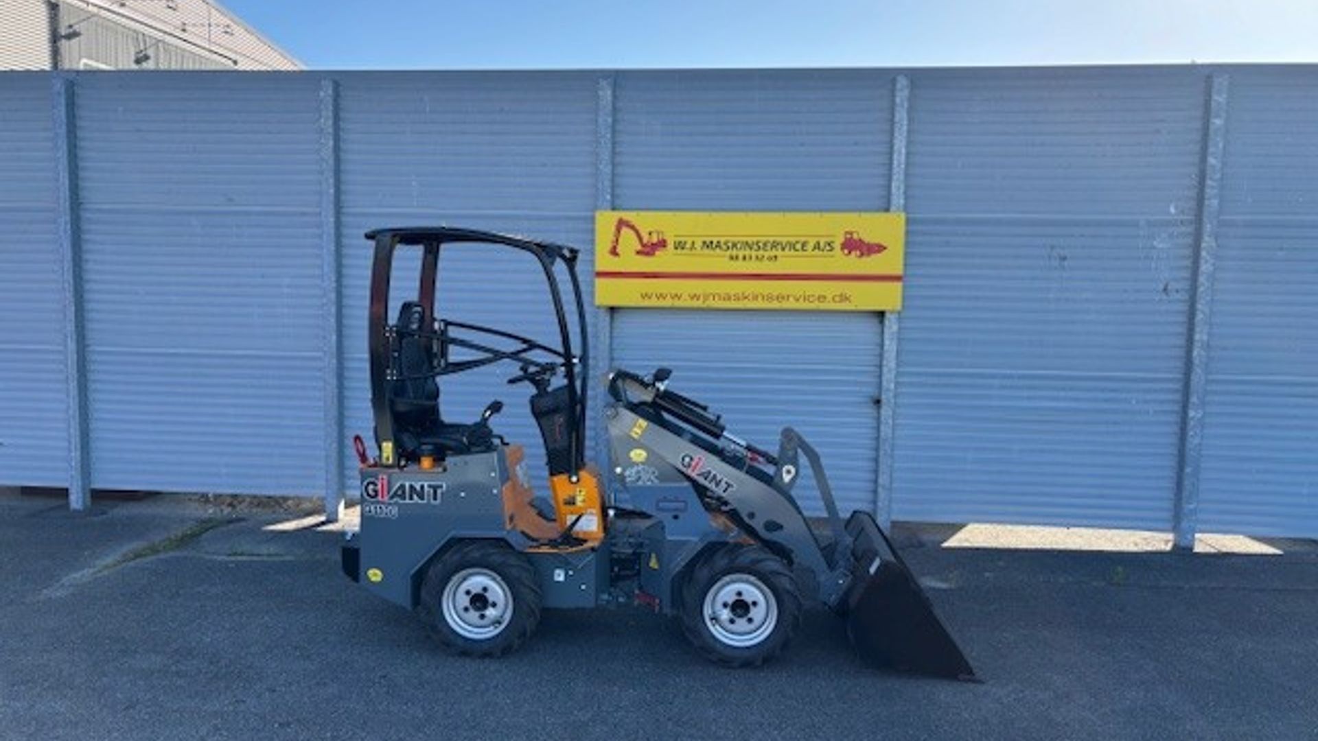 Giant G1100