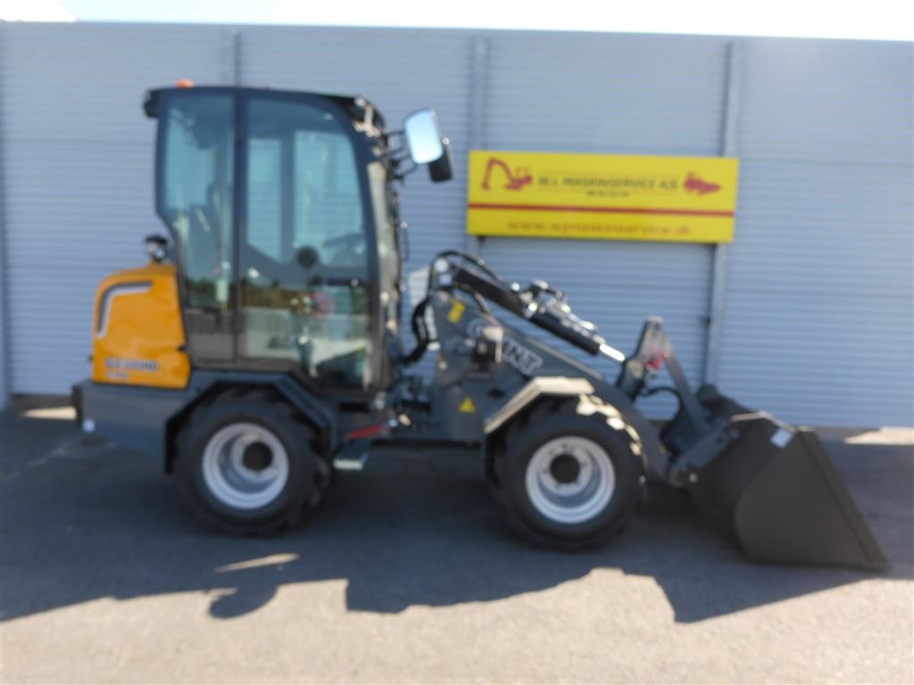 Giant G2300 HD extra hd med cabine
