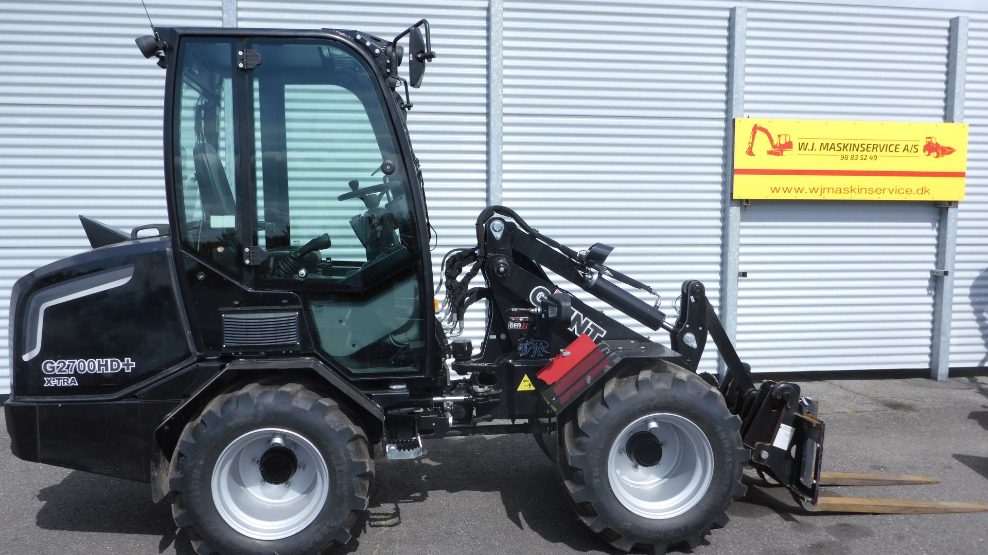 Giant G2700 X-TRA HD PLUS