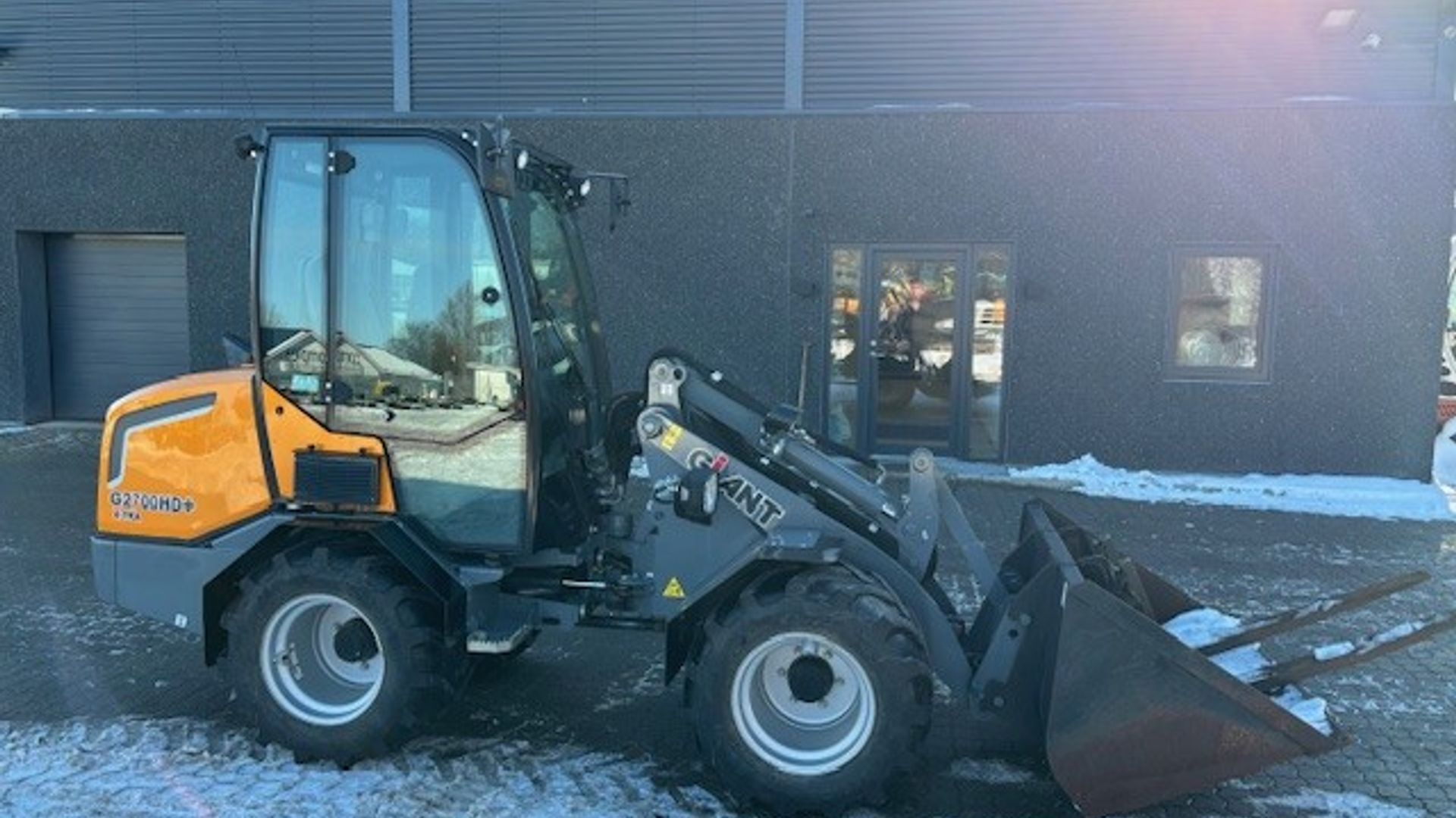 Giant G2700 X-TRA HD PLUS G2700 x-tra HD+