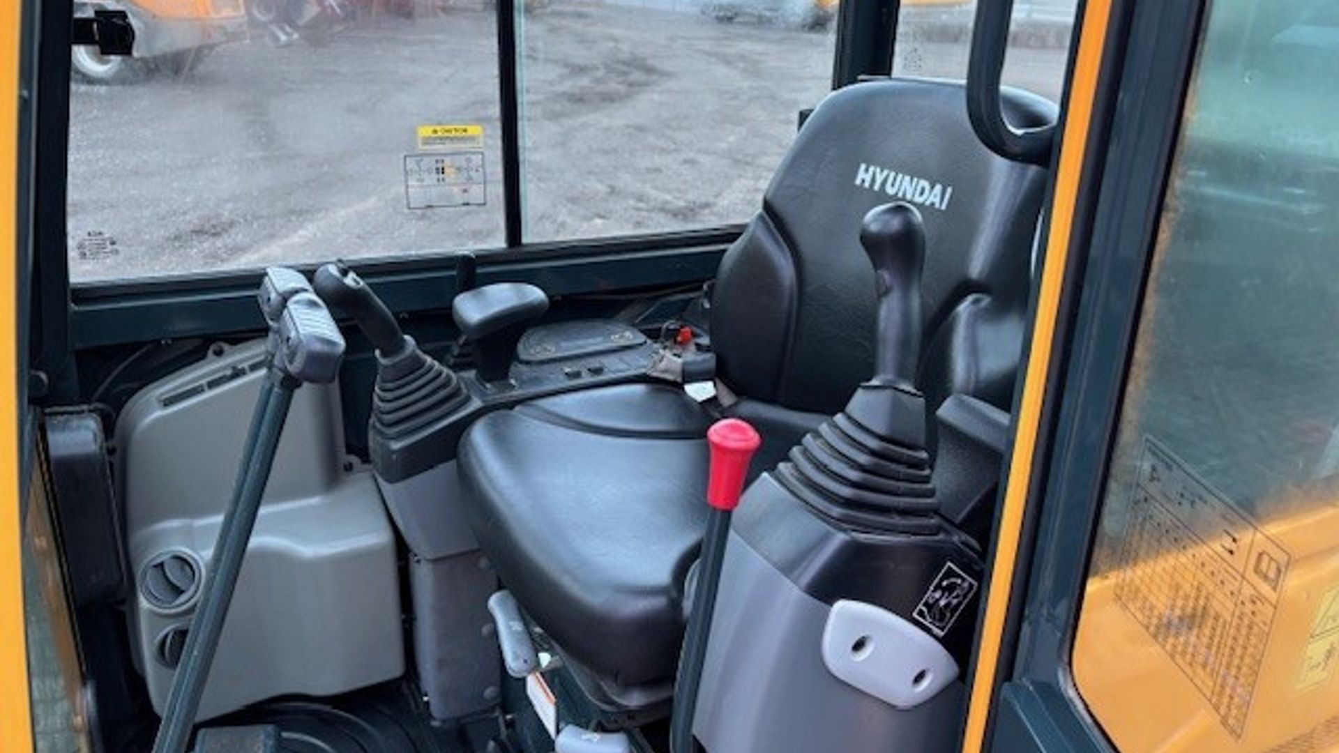 Hyundai R18-9AK - Image 2