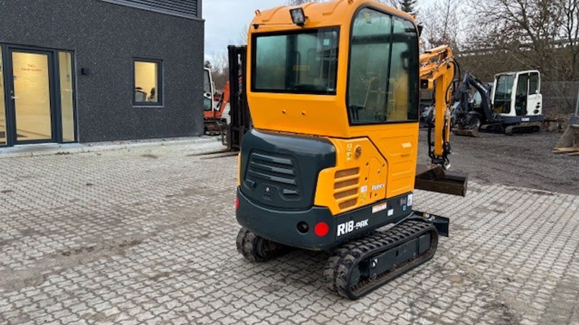 Hyundai R18-9AK - Image 4