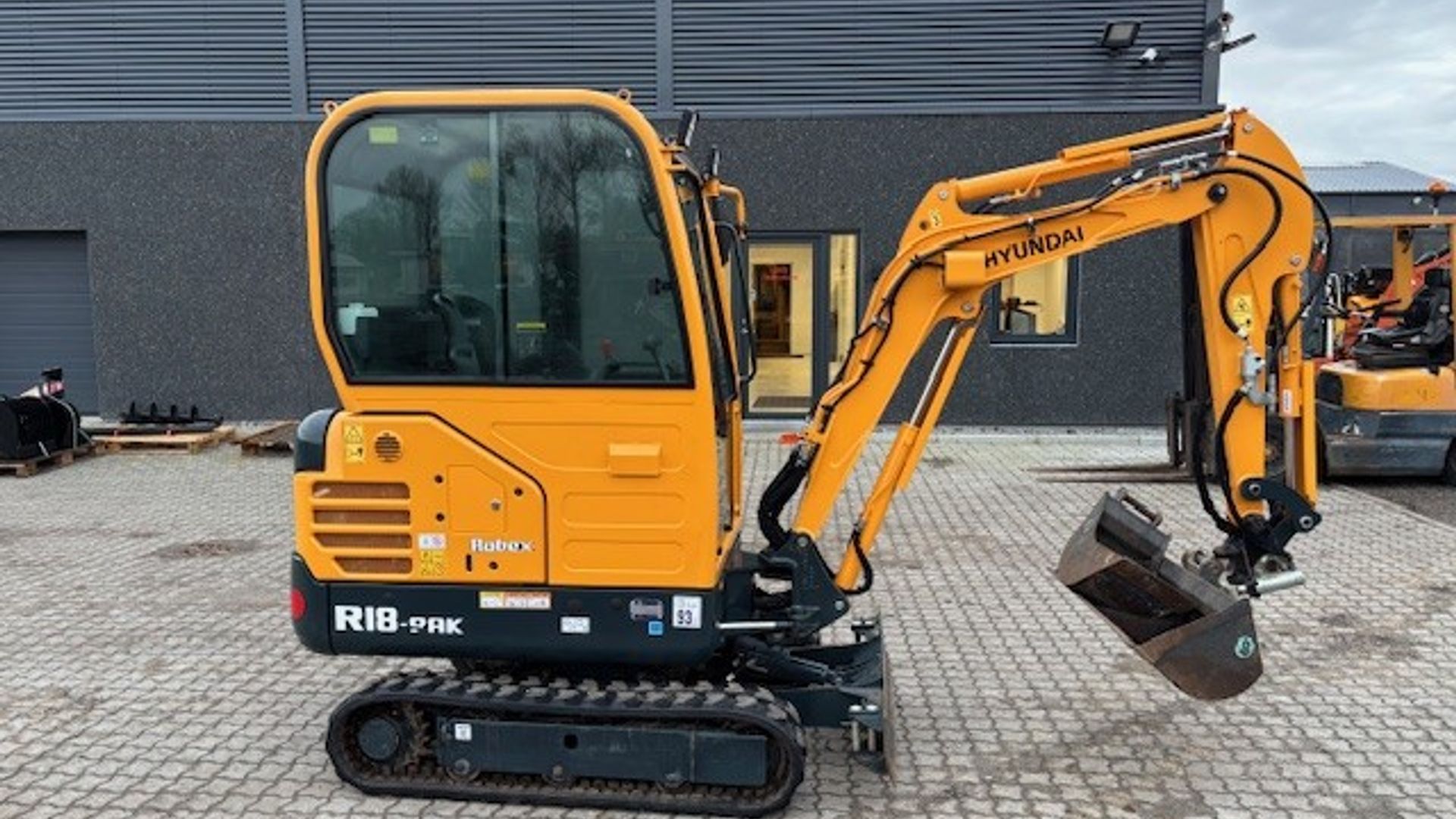 Hyundai R18-9AK - Image 5