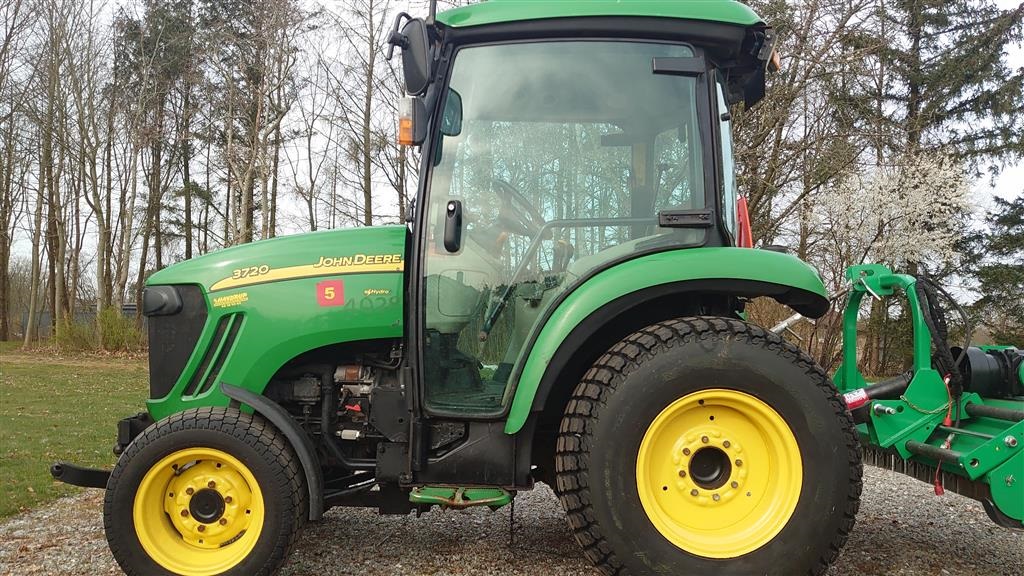 John Deere 3720