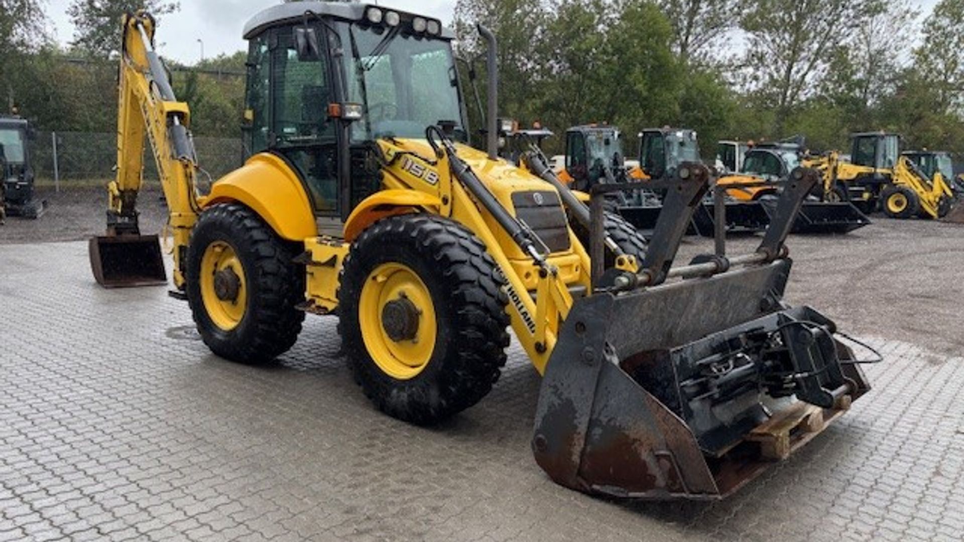 New Holland LB 115 B