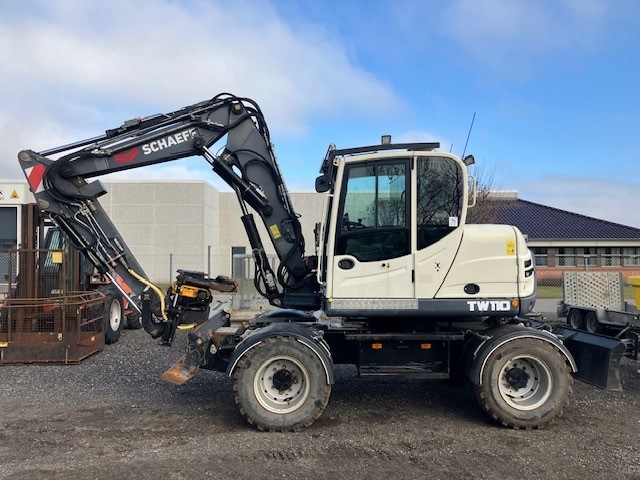 Terex TW110 engcon rotortilt med gribeklo